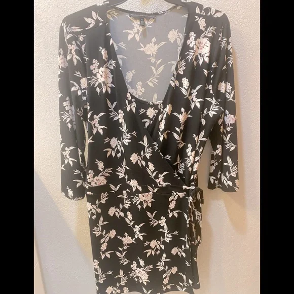 White House Black Market Floral Skort Romper XL Like new! - Picture 2 of 7